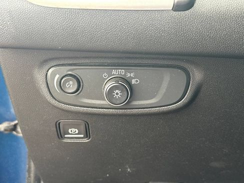 Used 2020 GMC Terrain SLE w/ Driver Convenience Package AWD/4WD image 18