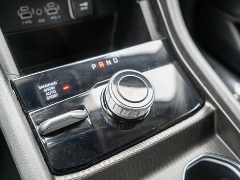 Used 2024 Jeep Grand Cherokee Limited AWD/4WD image 33