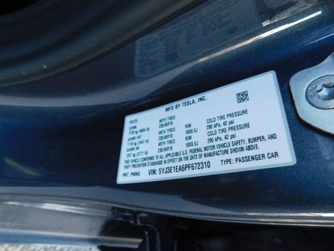 Used 2023 Tesla Model 3 Standard Range image 9