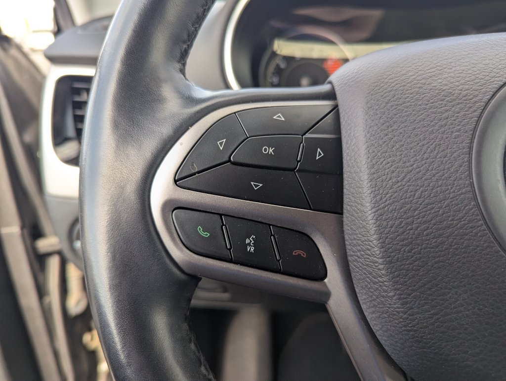 Used 2021 Jeep Cherokee Limited AWD/4WD image 19