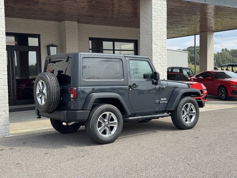 Used 2018 Jeep Wrangler Sport image 12