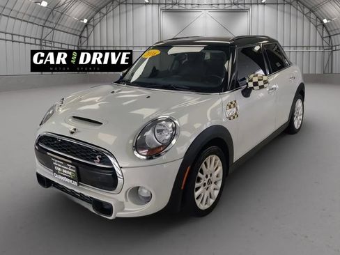 Used 2016 MINI Cooper S image 1