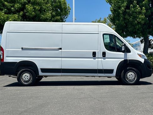 Used 2025 RAM ProMaster 2500 w/ Convenience Group FWD image 3