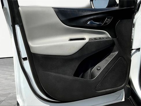 Used 2021 Chevrolet Equinox LT image 23