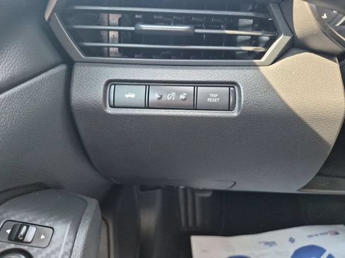 Used 2025 Nissan Altima 2.5 SV FWD image 17
