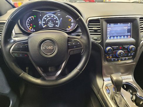 Used 2019 Jeep Grand Cherokee Laredo AWD/4WD image 22