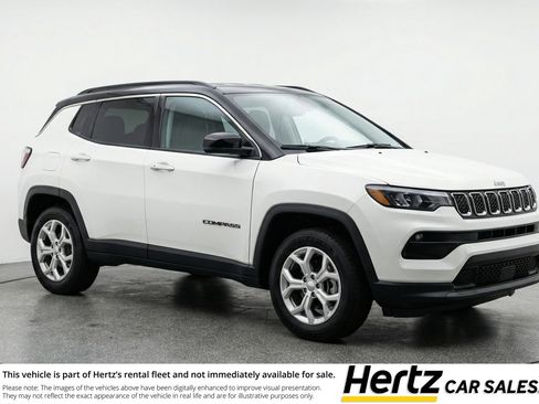Used 2025 Jeep Compass Latitude AWD/4WD image 1