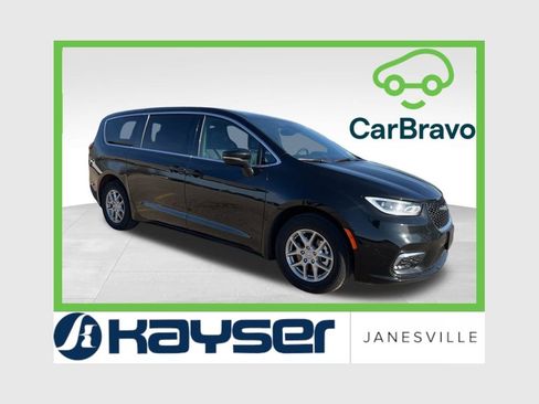 Used 2025 Chrysler Pacifica Select image 1