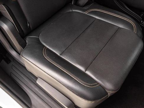 Used 2018 Chevrolet Traverse Premier image 29