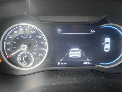 Used 2022 Genesis G70 3.3T RWD image 8
