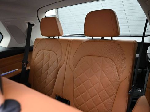 Used 2023 BMW X7 xDrive40i w/ Premium Package AWD/4WD image 38
