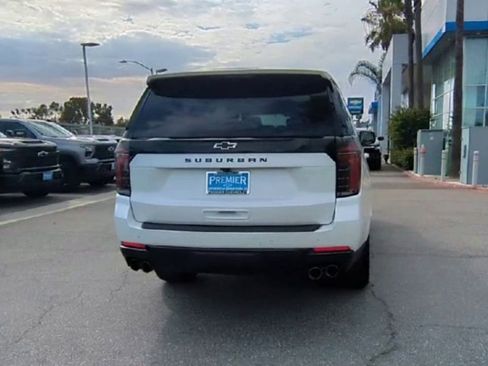 Used 2025 Chevrolet Suburban Z71 AWD/4WD image 7