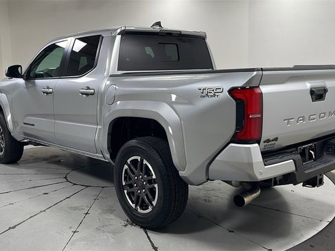 Used 2025 Toyota Tacoma TRD Sport image 7