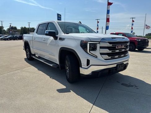 Used 2022 GMC Sierra 1500 SLE w/ X31 Off-Road Package AWD/4WD image 19