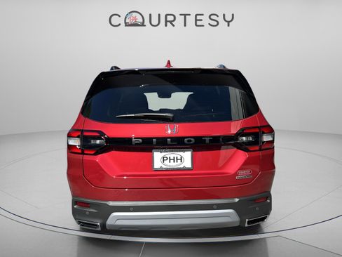 Certified 2025 Honda Pilot Touring image 6