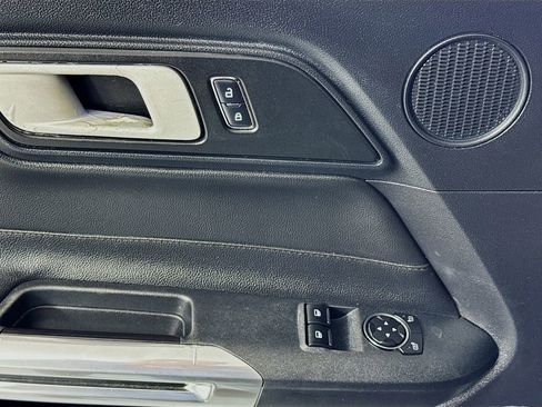 Used 2015 Ford Mustang Premium image 23