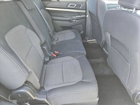 Used 2018 Ford Explorer XLT FWD image 25