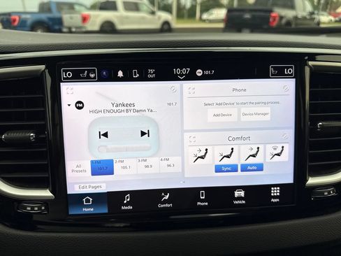 Used 2024 Chrysler Pacifica Touring-L FWD image 12