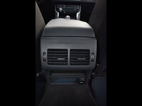 Used 2016 Jaguar XF S image 27