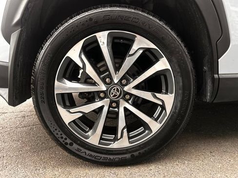 Used 2023 Toyota Corolla Cross XLE AWD/4WD image 31