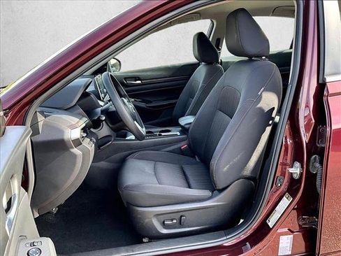 Used 2025 Nissan Altima 2.5 SV FWD image 24