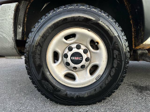 Used 2005 GMC Sierra 2500 W/T w/ Heavy-Duty Power Package RWD image 20
