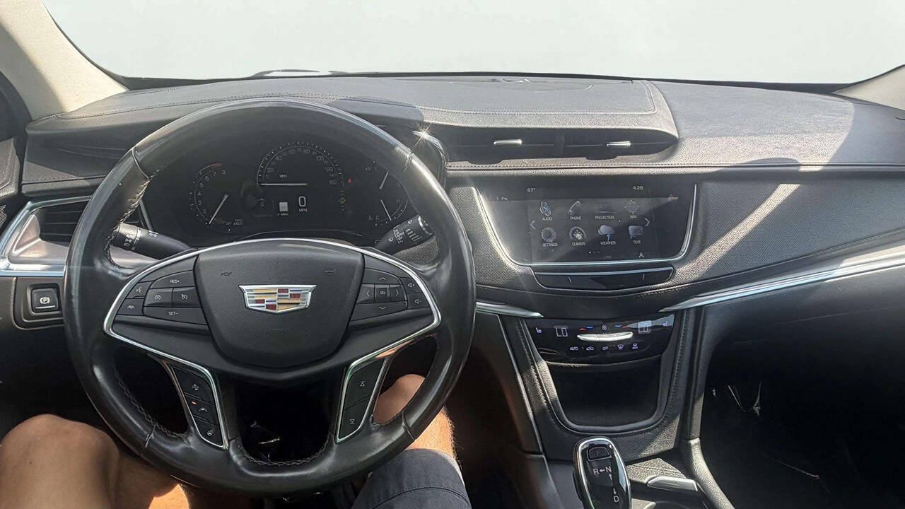 Used 2018 Cadillac XT5 Luxury w/ Driver Awareness Package AWD/4WD image 17