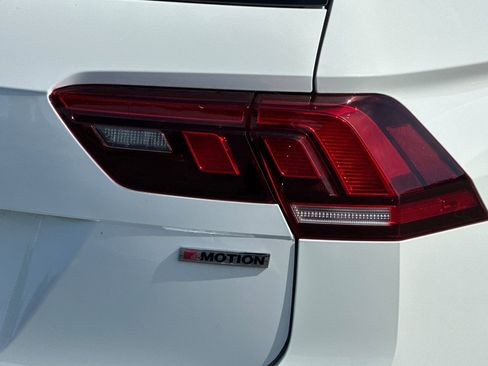 Used 2021 Volkswagen Tiguan SE R-Line w/ 3rd Row Seat Package AWD/4WD image 49
