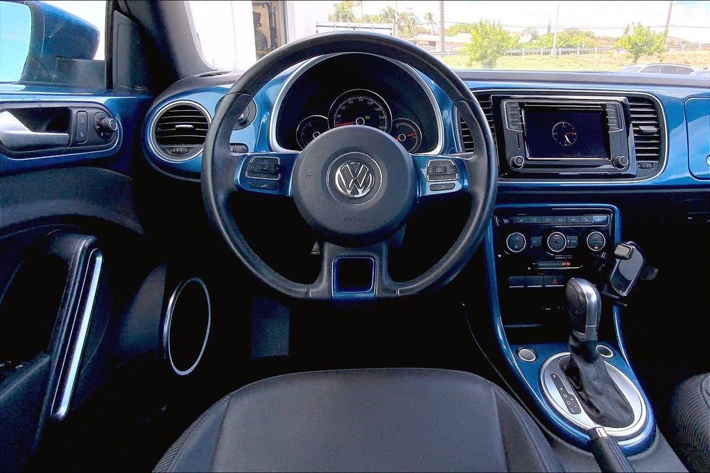 Used 2019 Volkswagen Beetle 2.0T SE FWD image 6