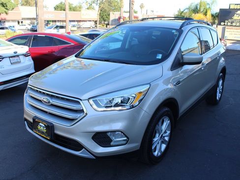 Used 2018 Ford Escape SEL FWD image 4
