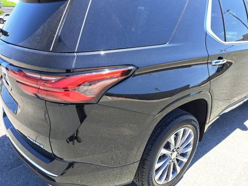Certified 2023 Chevrolet Traverse Premier FWD image 19