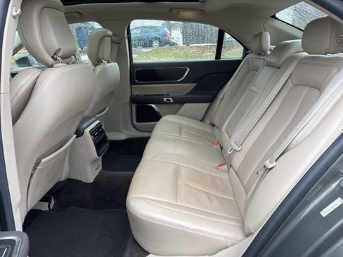 Used 2017 Lincoln Continental Select image 12