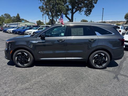 Certified 2025 Kia Sorento SX Prestige image 2