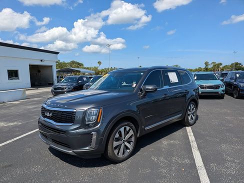 Certified 2022 Kia Telluride EX w/ EX Premium Package FWD image 4