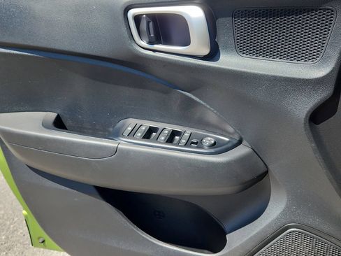 Used 2020 Hyundai Venue SEL FWD image 6