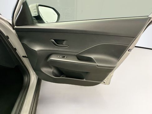 Used 2025 Hyundai Kona SEL AWD/4WD image 32