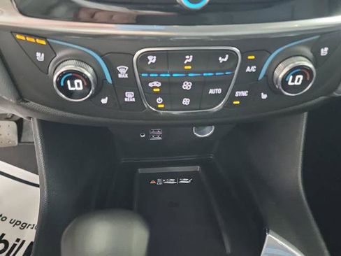 Used 2021 Chevrolet Traverse Premier FWD image 26