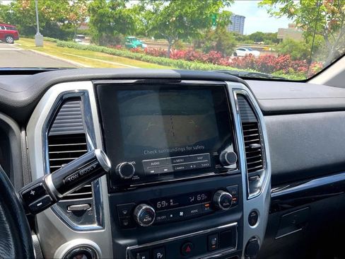 Used 2020 Nissan Titan SV w/ SV Convenience Package RWD image 19