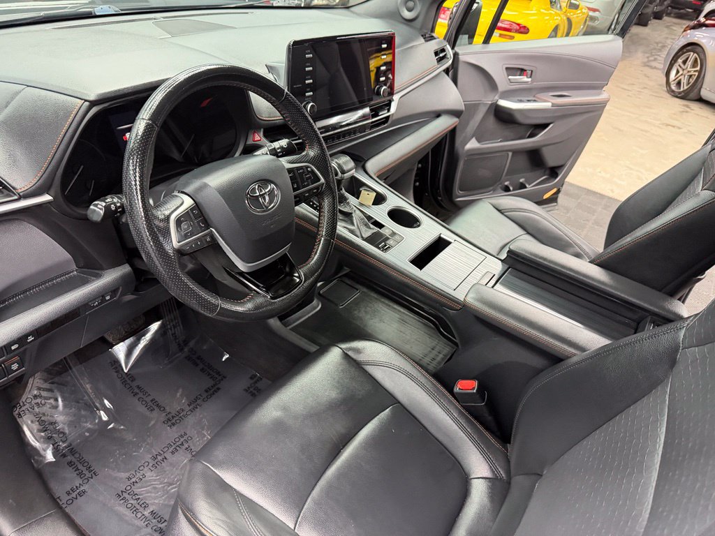 Used 2021 Toyota Sienna XSE w/ XSE Plus Package FWD image 32