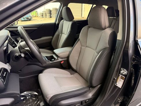 Used 2025 Subaru Outback Premium AWD/4WD image 11