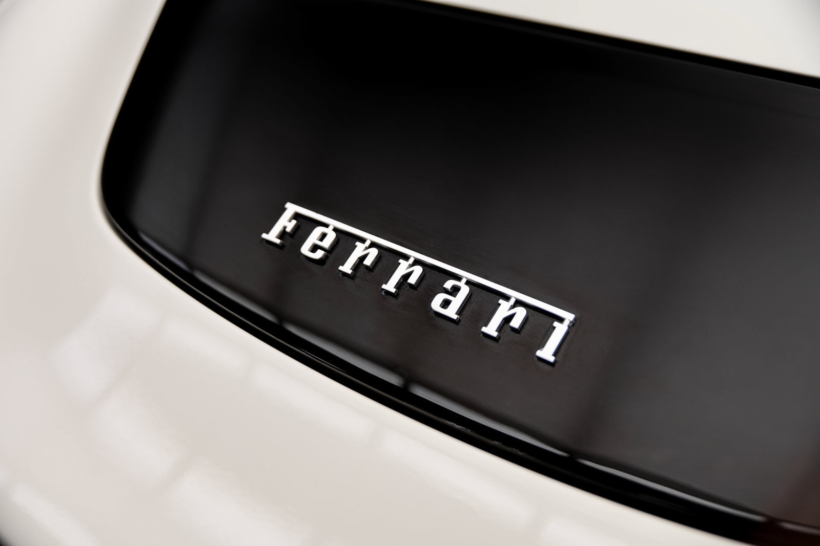 Used 2025 Ferrari Roma Spider RWD image 42