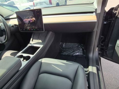 Used 2024 Tesla Model Y Long Range image 28