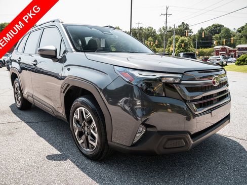 Used 2025 Subaru Forester Premium AWD/4WD image 9