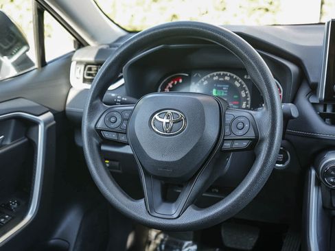 Used 2025 Toyota RAV4 XLE FWD image 15