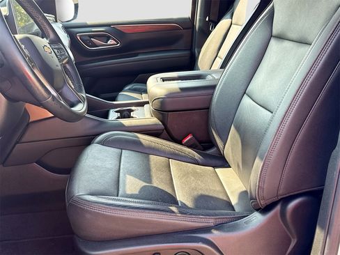 Used 2023 Chevrolet Suburban High Country w/ Premium Package image 19