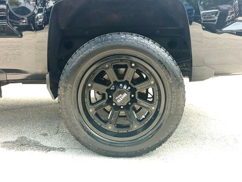 Used 2017 Chevrolet Silverado 1500 LT w/ All Star Edition AWD/4WD image 32