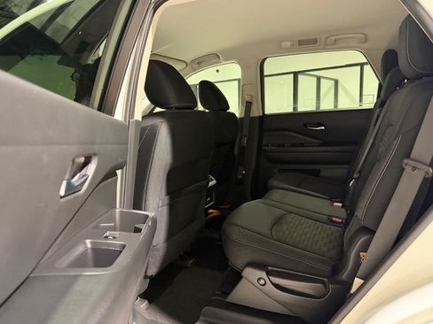 Used 2022 Nissan Pathfinder SV FWD image 13