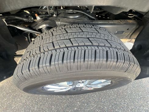Used 2024 Toyota Tacoma Limited w/ Limited Package (LT) AWD/4WD image 5