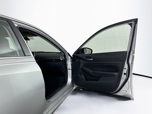 Used 2024 Nissan Altima 2.5 SV image 30