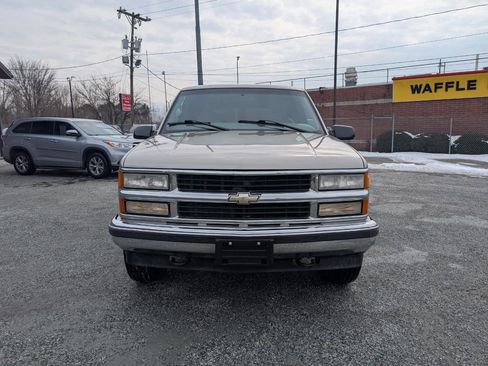 Used 1999 Chevrolet Suburban 1500 4WD w/ Preferred Equipment Group 2 image 2